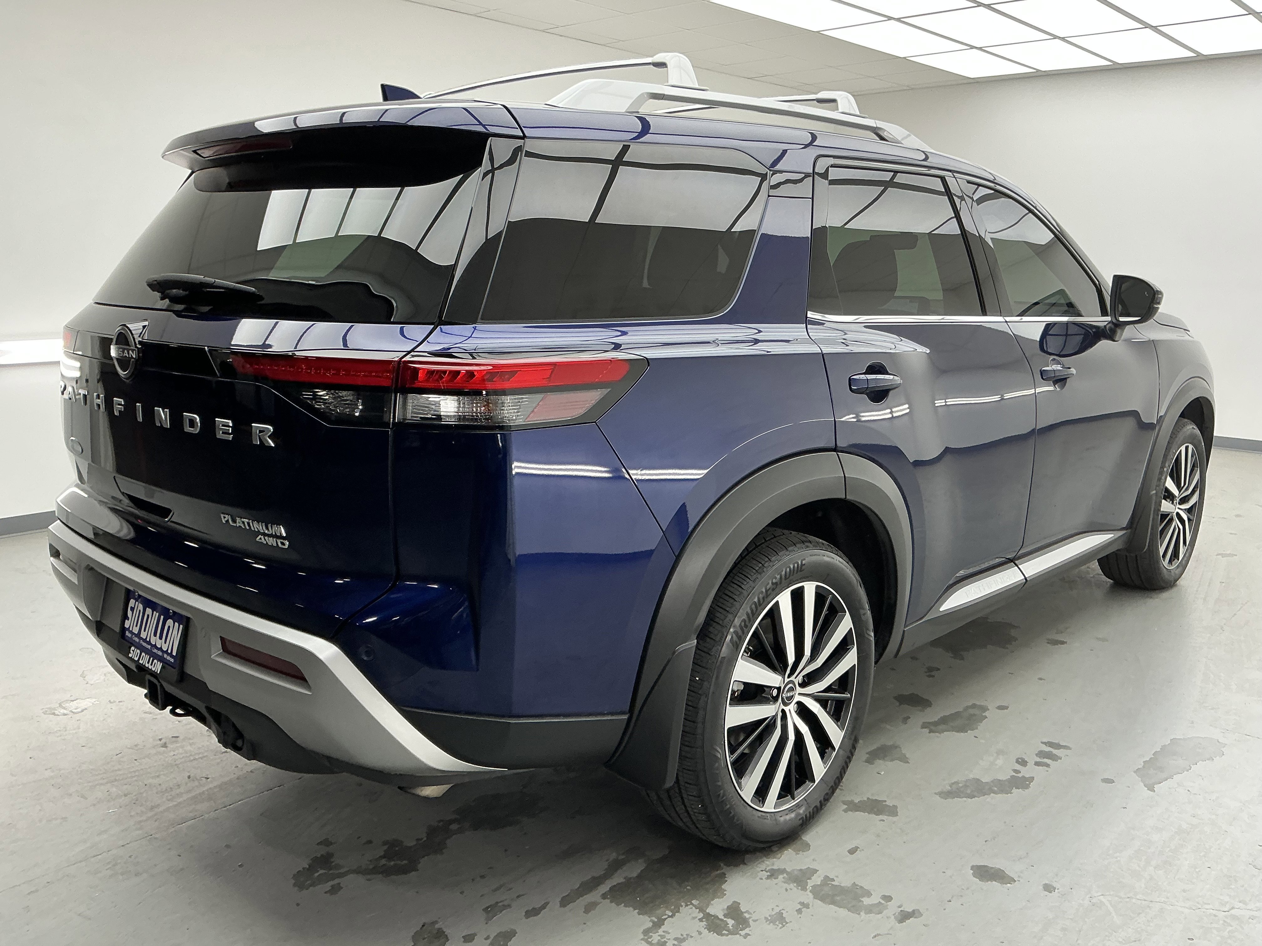 Used 2024 Nissan Pathfinder Platinum image 4