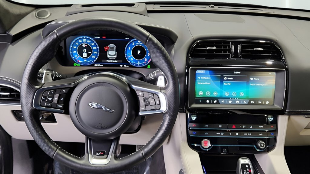 Used 2020 Jaguar F-PACE SVR image 16