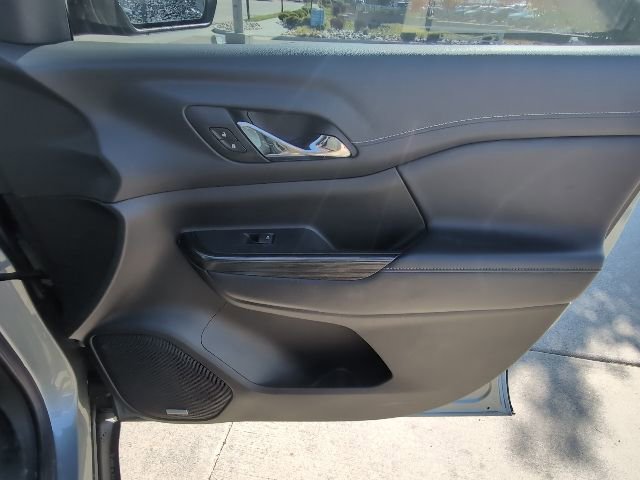 Used 2023 GMC Acadia SLT w/ Technology Package FWD image 32