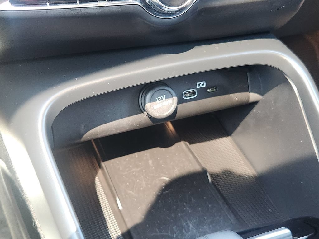 Certified 2023 Volvo C40 P8 Recharge Ultimate AWD/4WD image 28