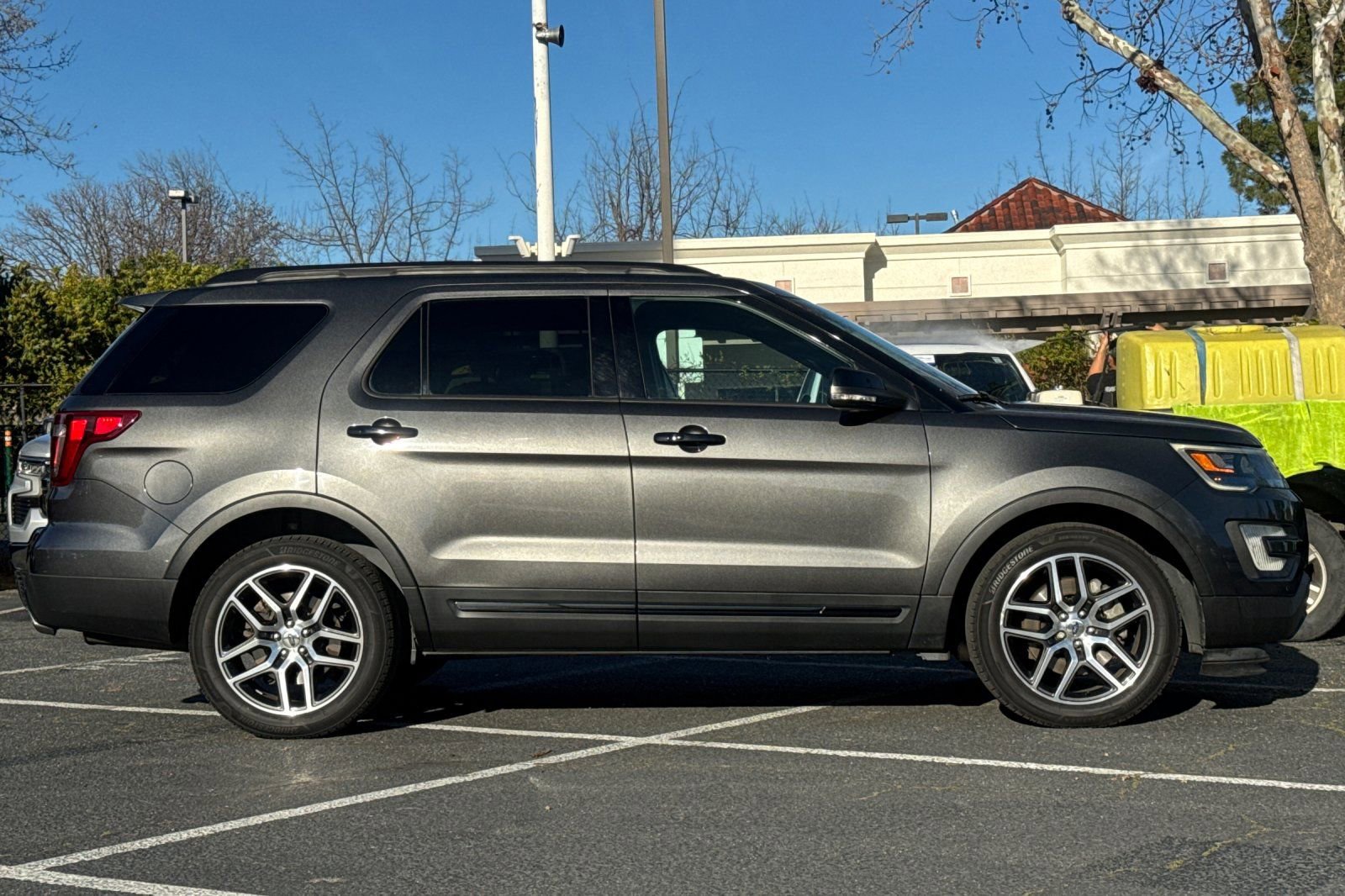 Used 2017 Ford Explorer Sport image 3