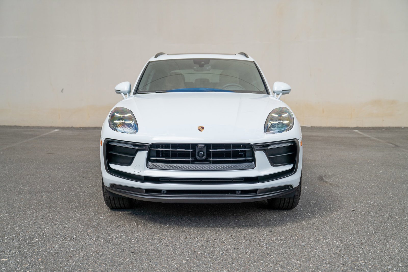 Certified 2025 Porsche Macan image 6