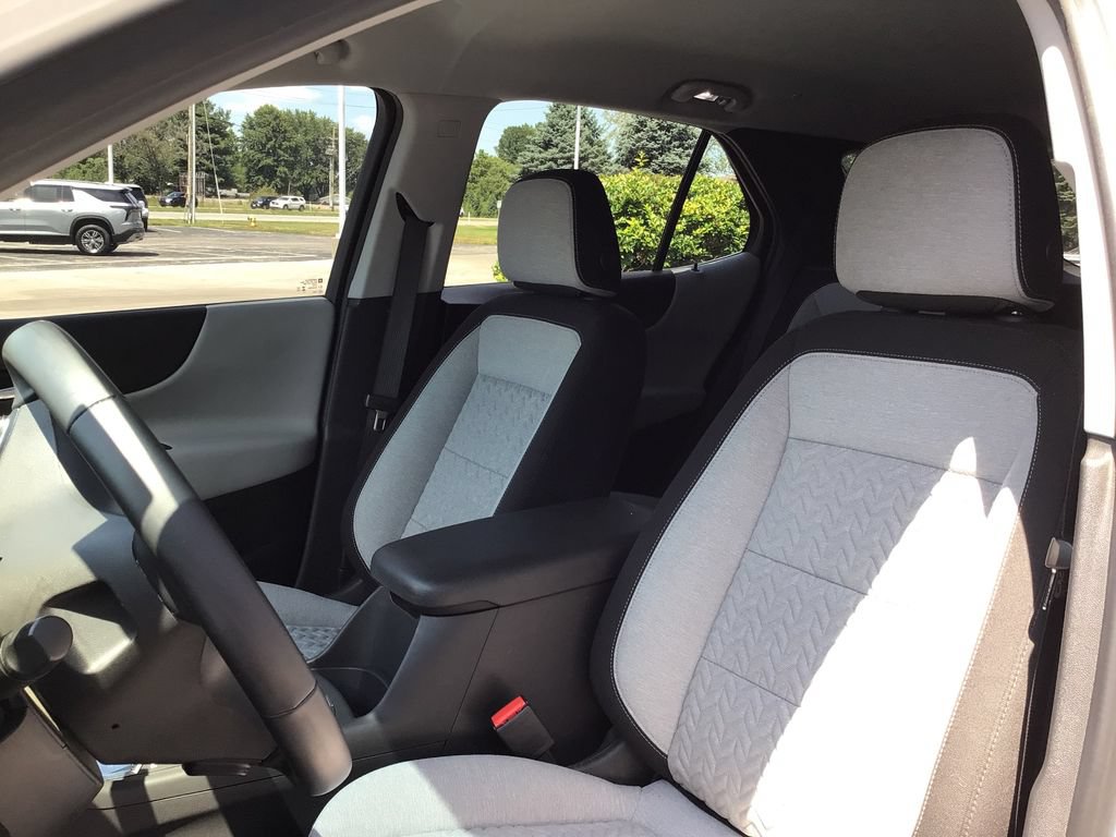 Used 2023 Chevrolet Equinox LT FWD image 24