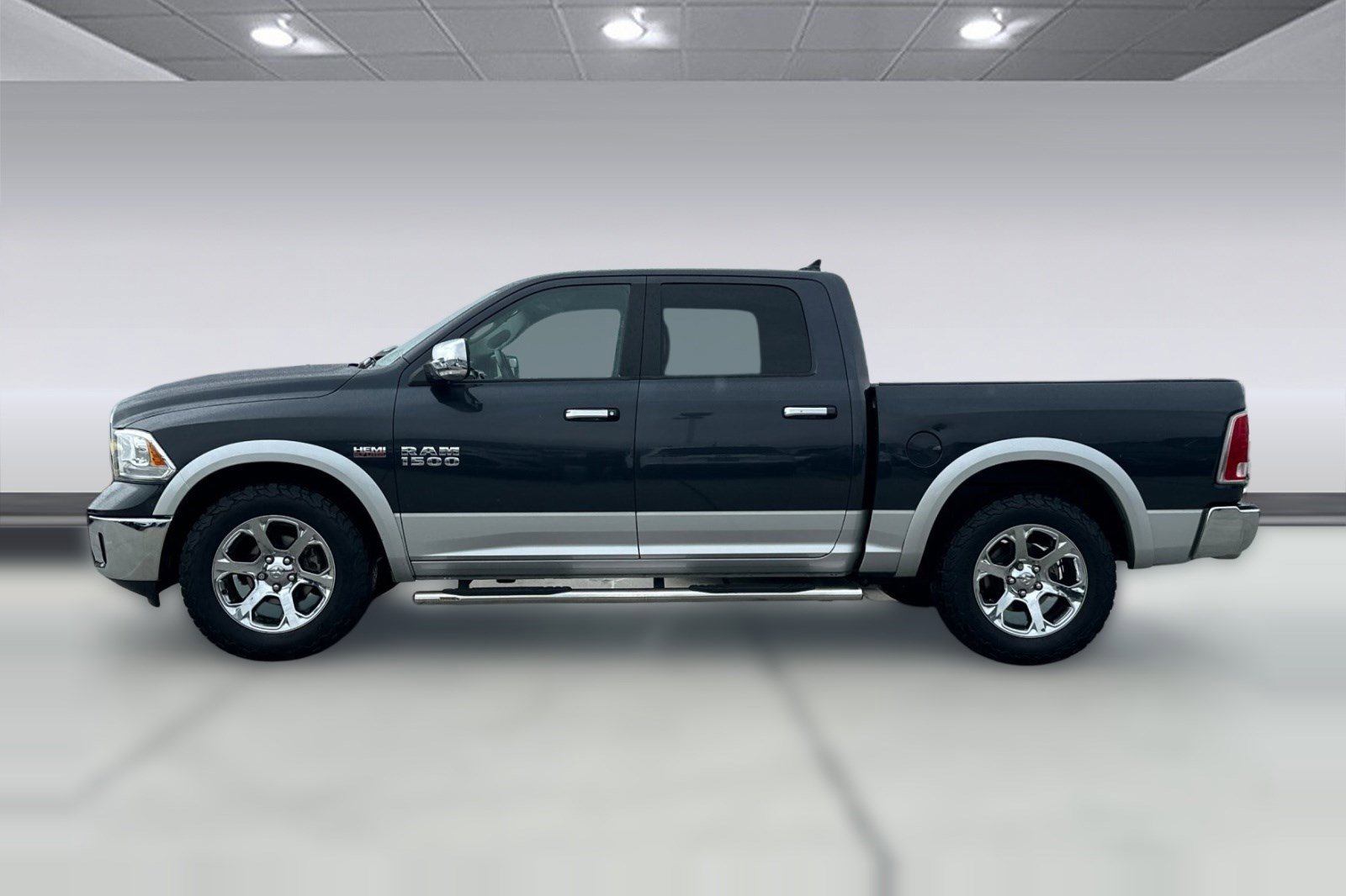 Used 2017 RAM 1500 Laramie image 6