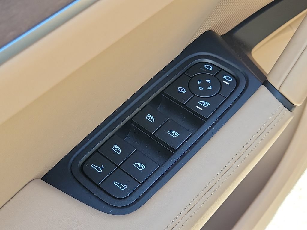Certified 2025 Porsche Cayenne S AWD/4WD image 26