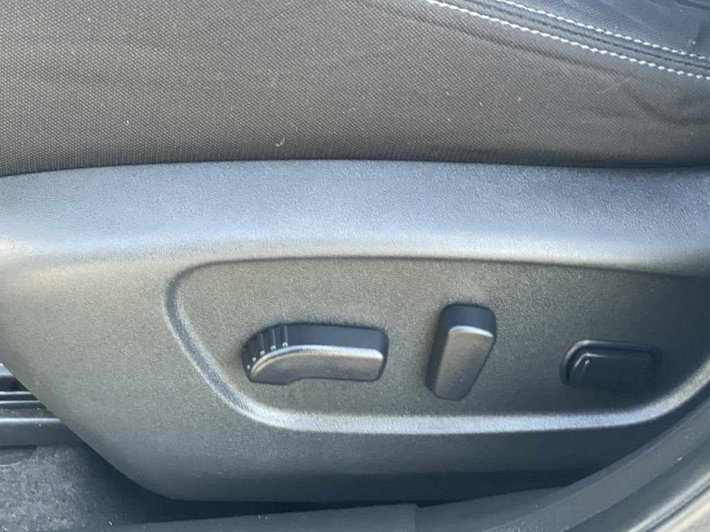 Used 2020 Nissan Rogue SV FWD image 22