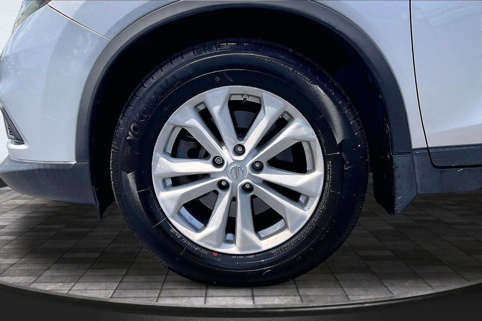 Used 2014 Nissan Rogue SV w/ SV Premium Package FWD image 11