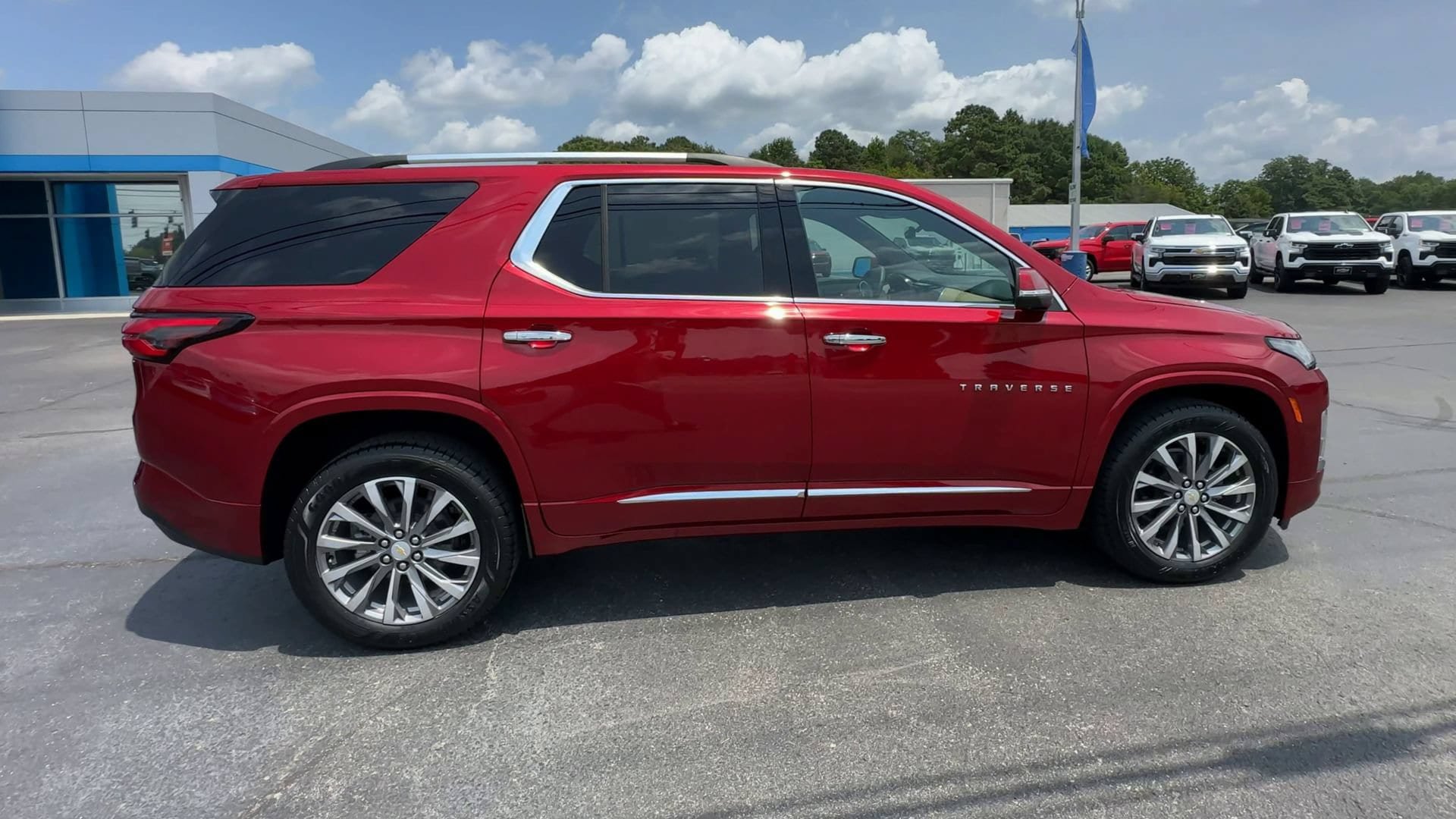 Certified 2023 Chevrolet Traverse Premier FWD image 9