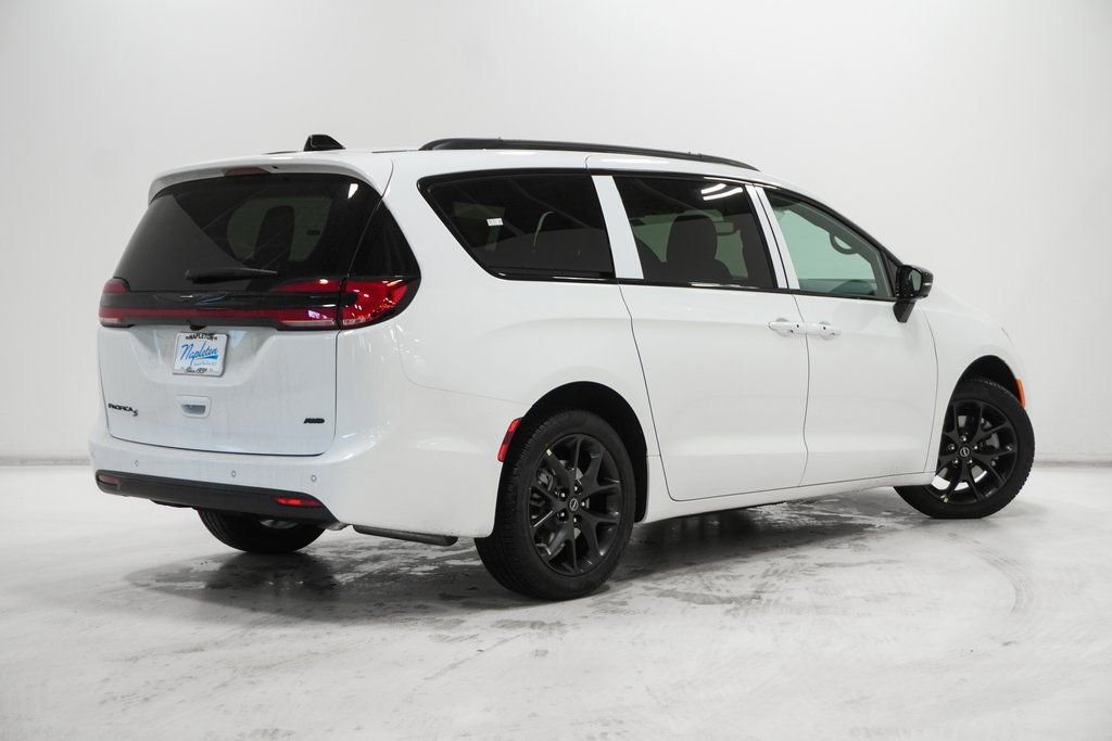 New 2026 Chrysler Pacifica Select w/ S Appearance Package image 7