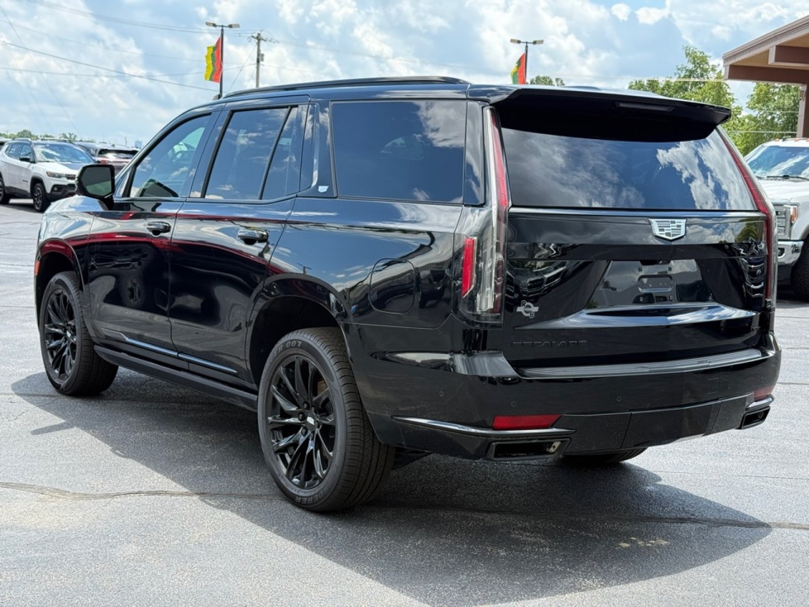 Used 2022 Cadillac Escalade Sport Platinum w/ LPO, ONYX Package AWD/4WD image 6