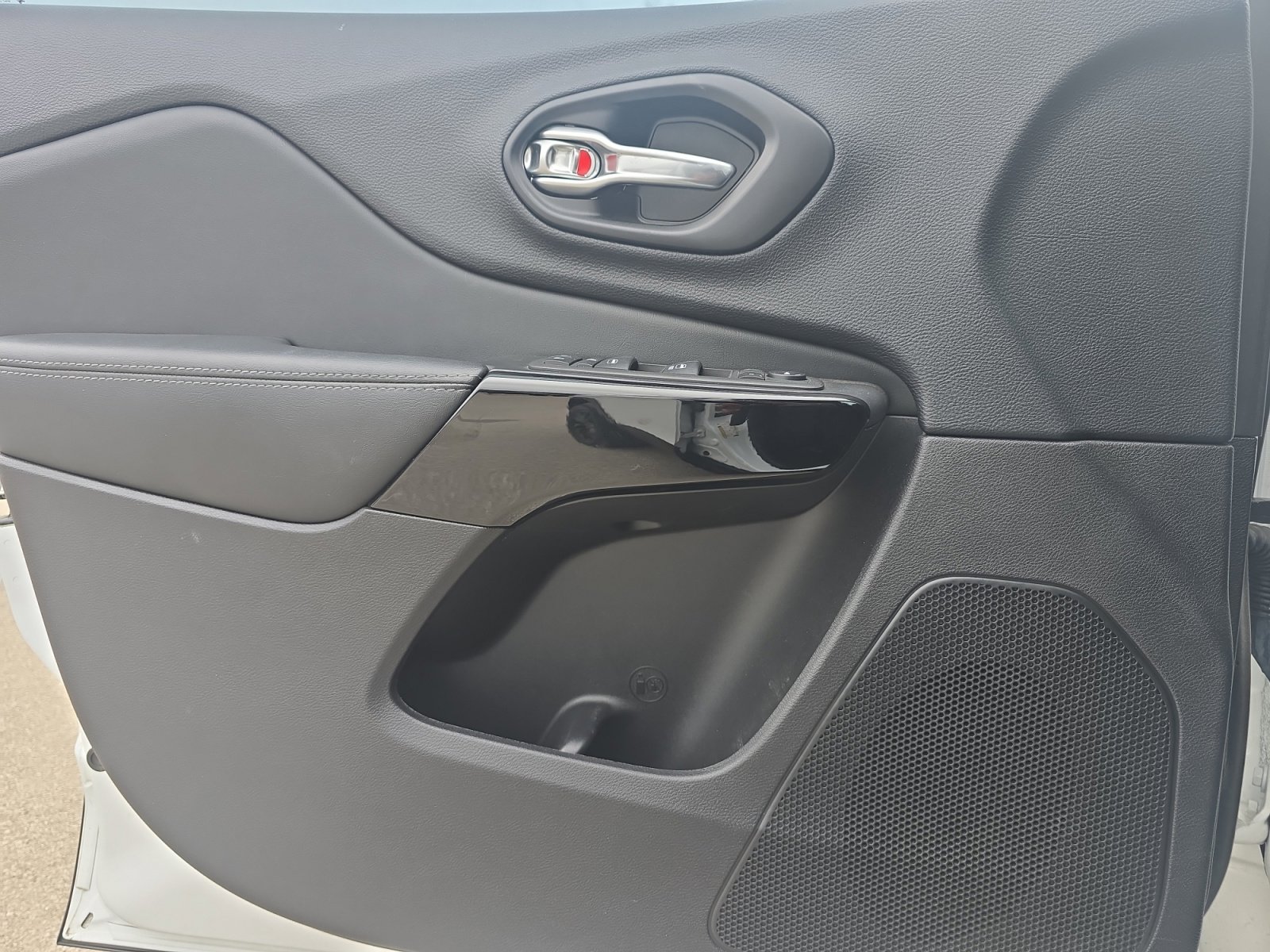 Certified 2023 Jeep Cherokee Altitude Lux image 24