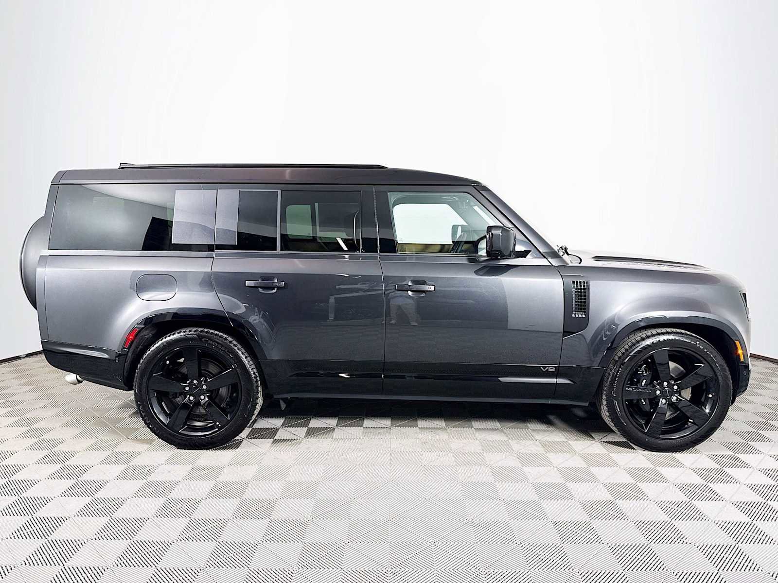 New 2026 Land Rover Defender 130 V8 AWD/4WD image 4