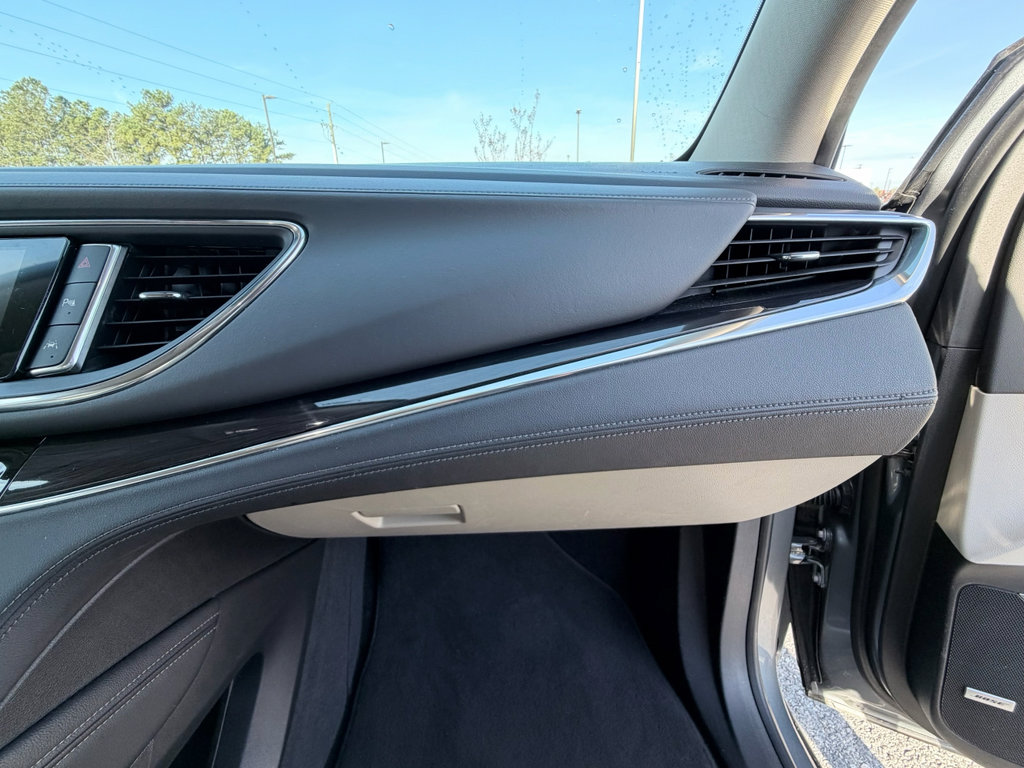 Used 2018 Buick Enclave Premium image 20