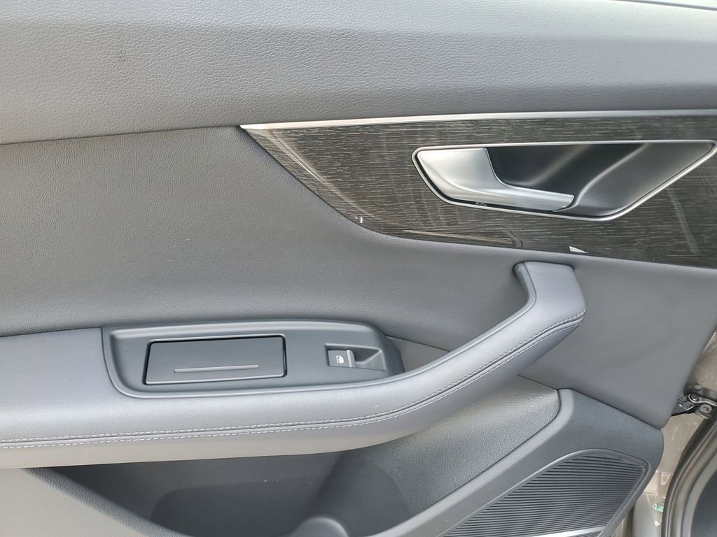 Used 2023 Audi Q7 3.0T Prestige image 16