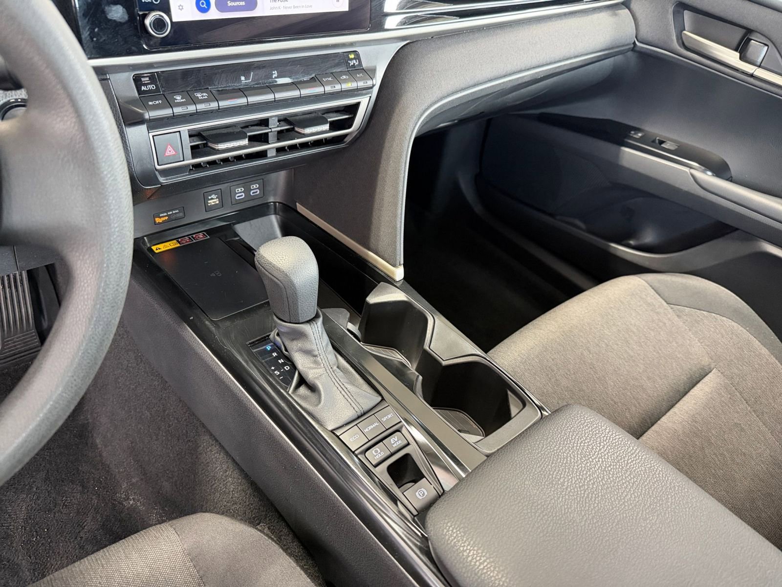 Used 2025 Toyota Camry LE image 40