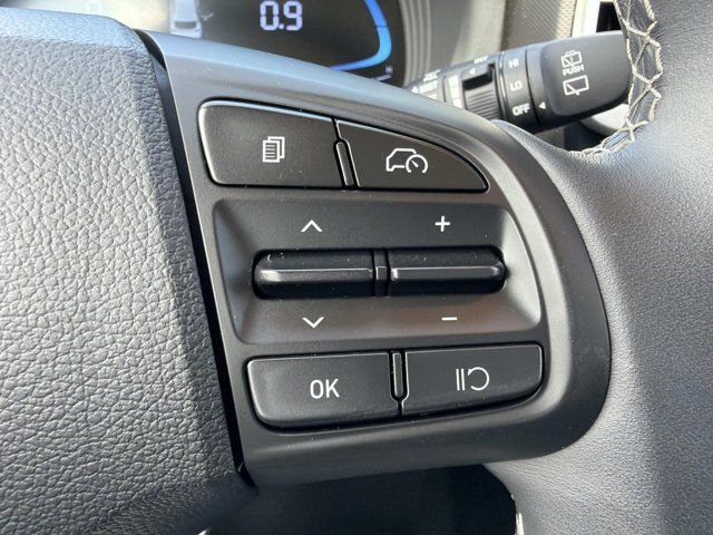 Used 2025 Hyundai Venue SEL FWD image 24