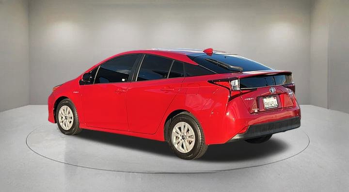 Used 2019 Toyota Prius LE image 4