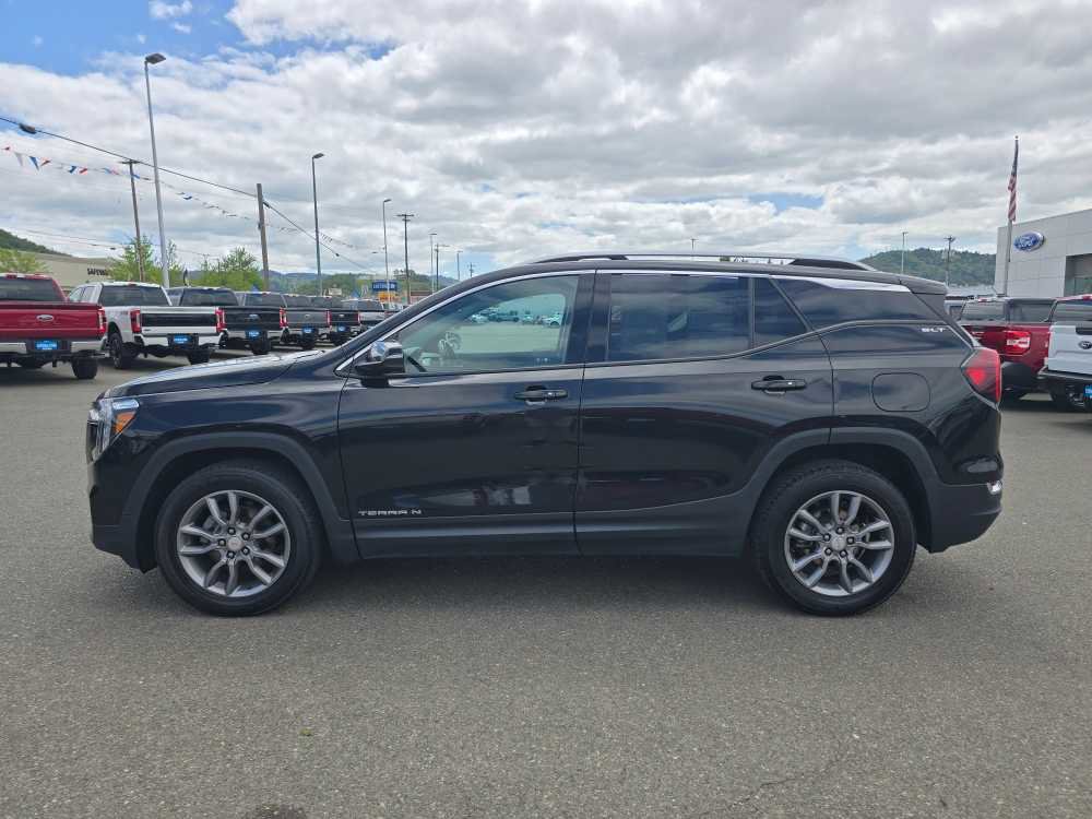Used 2022 GMC Terrain SLT image 2