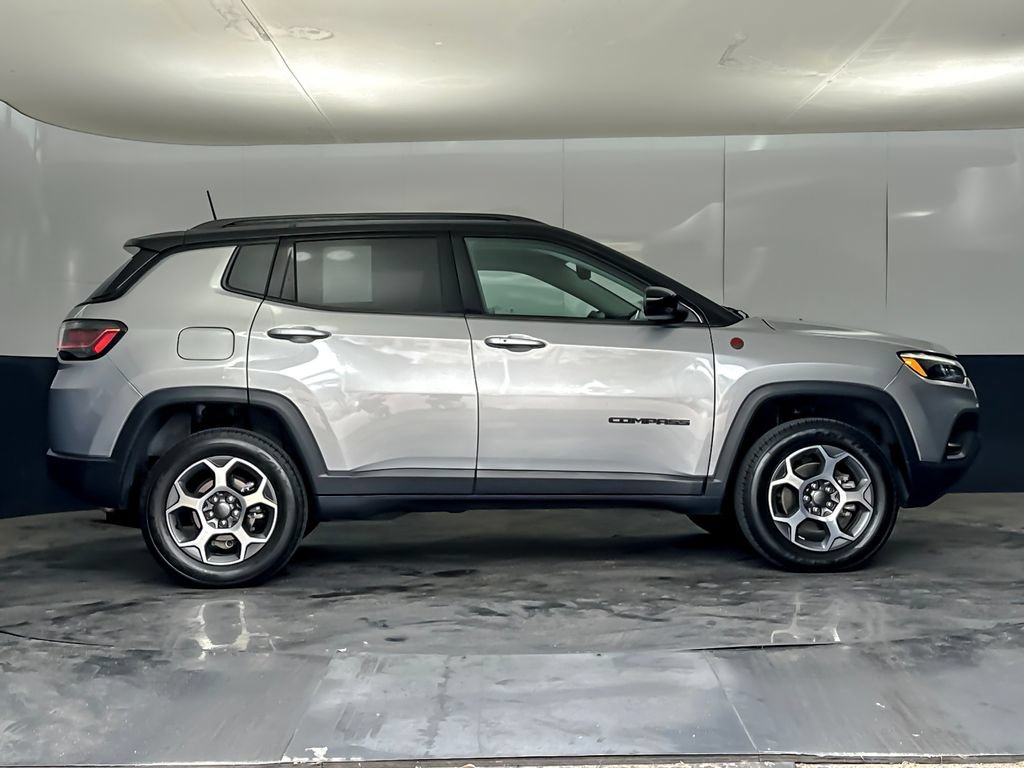Used 2022 Jeep Compass Trailhawk w/ Trailhawk Elite Group AWD/4WD image 2