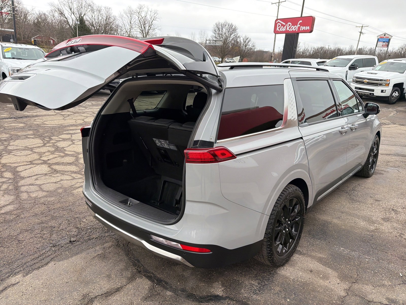 Used 2024 Kia Carnival SX Prestige image 9