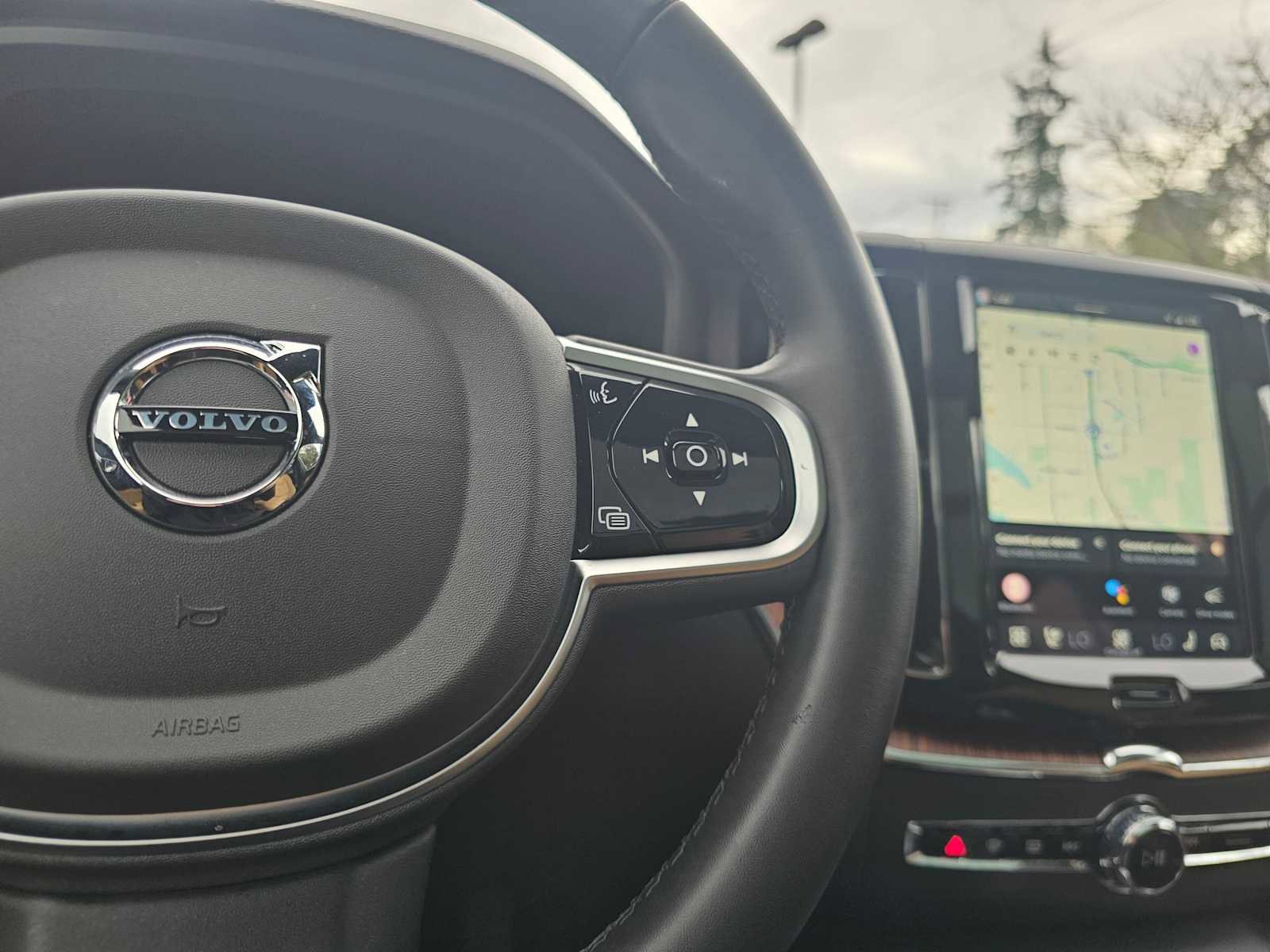 Certified 2025 Volvo XC60 T8 Ultra w/ Protection Package Premier image 33