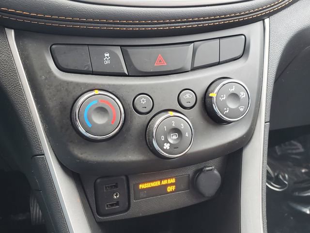 Used 2022 Chevrolet Trax LT w/ LT Convenience Package image 32