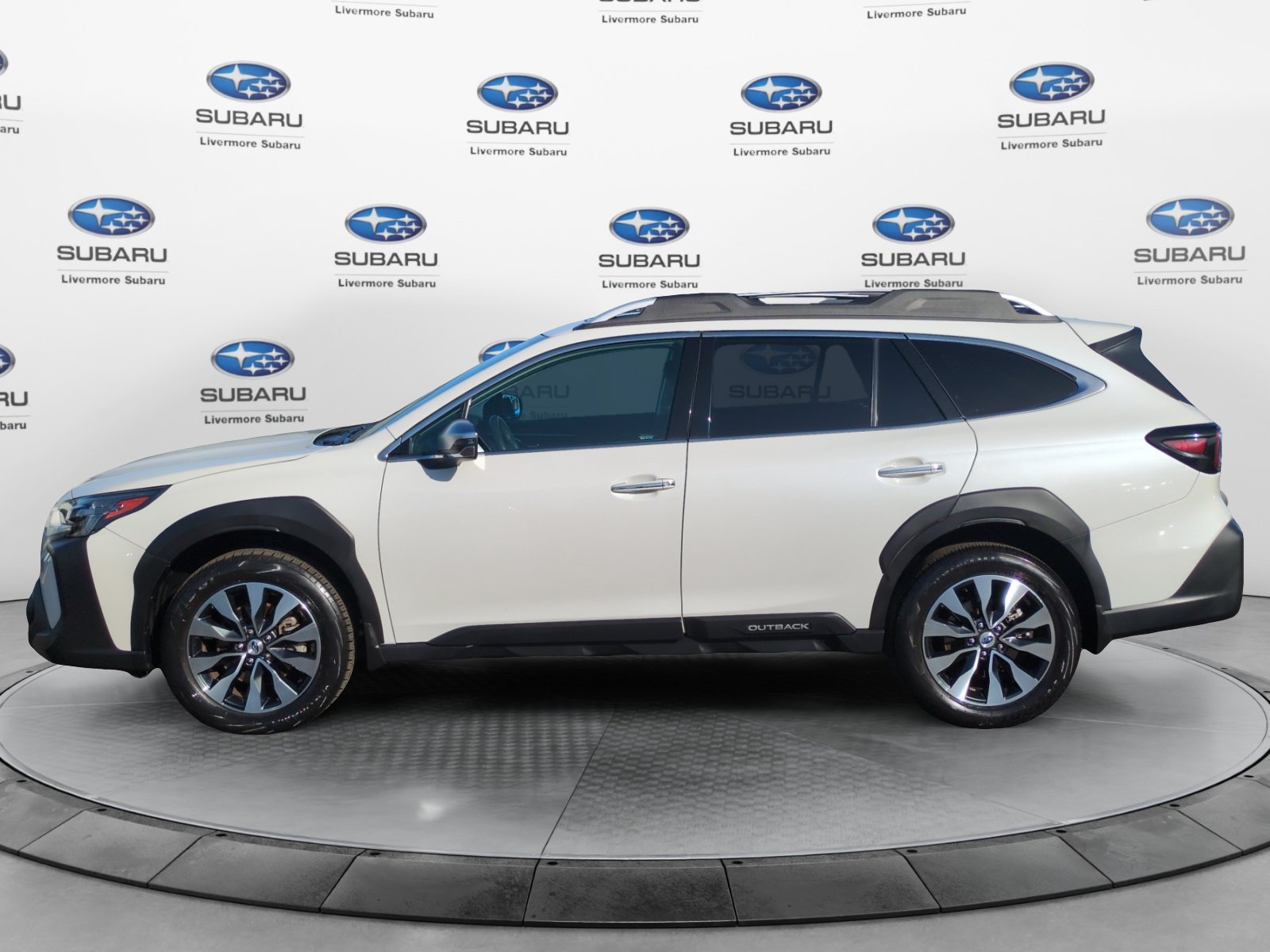 Used 2024 Subaru Outback Touring XT AWD/4WD image 2