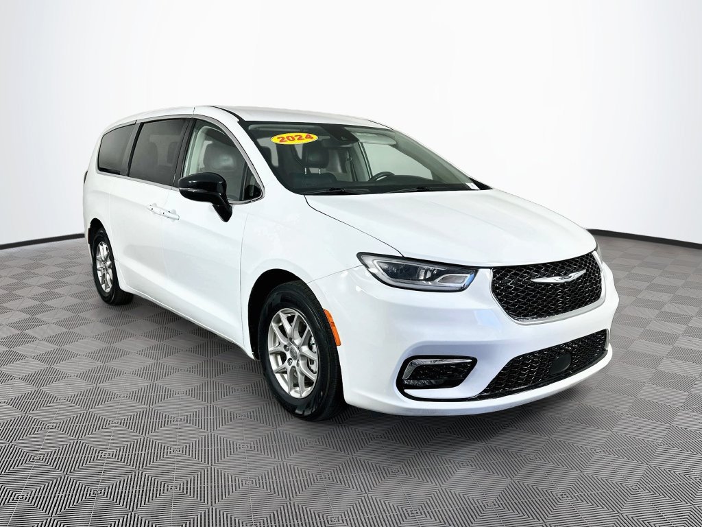 Certified 2024 Chrysler Pacifica Touring-L FWD image 2