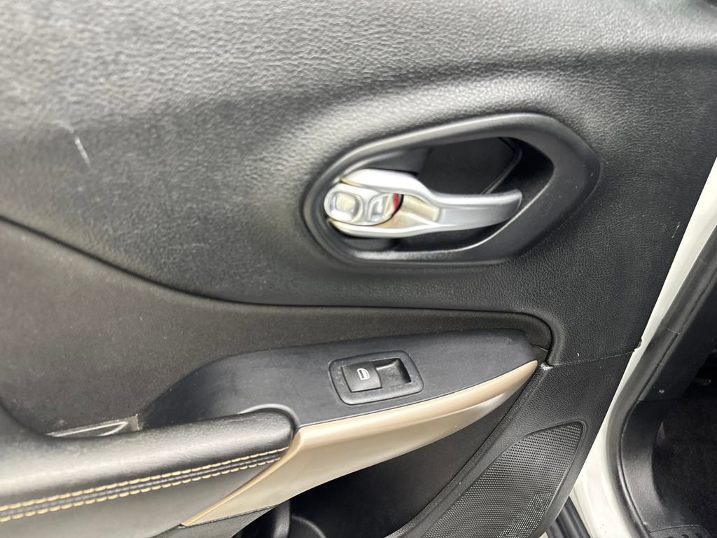 Used 2017 Jeep Cherokee Sport image 38