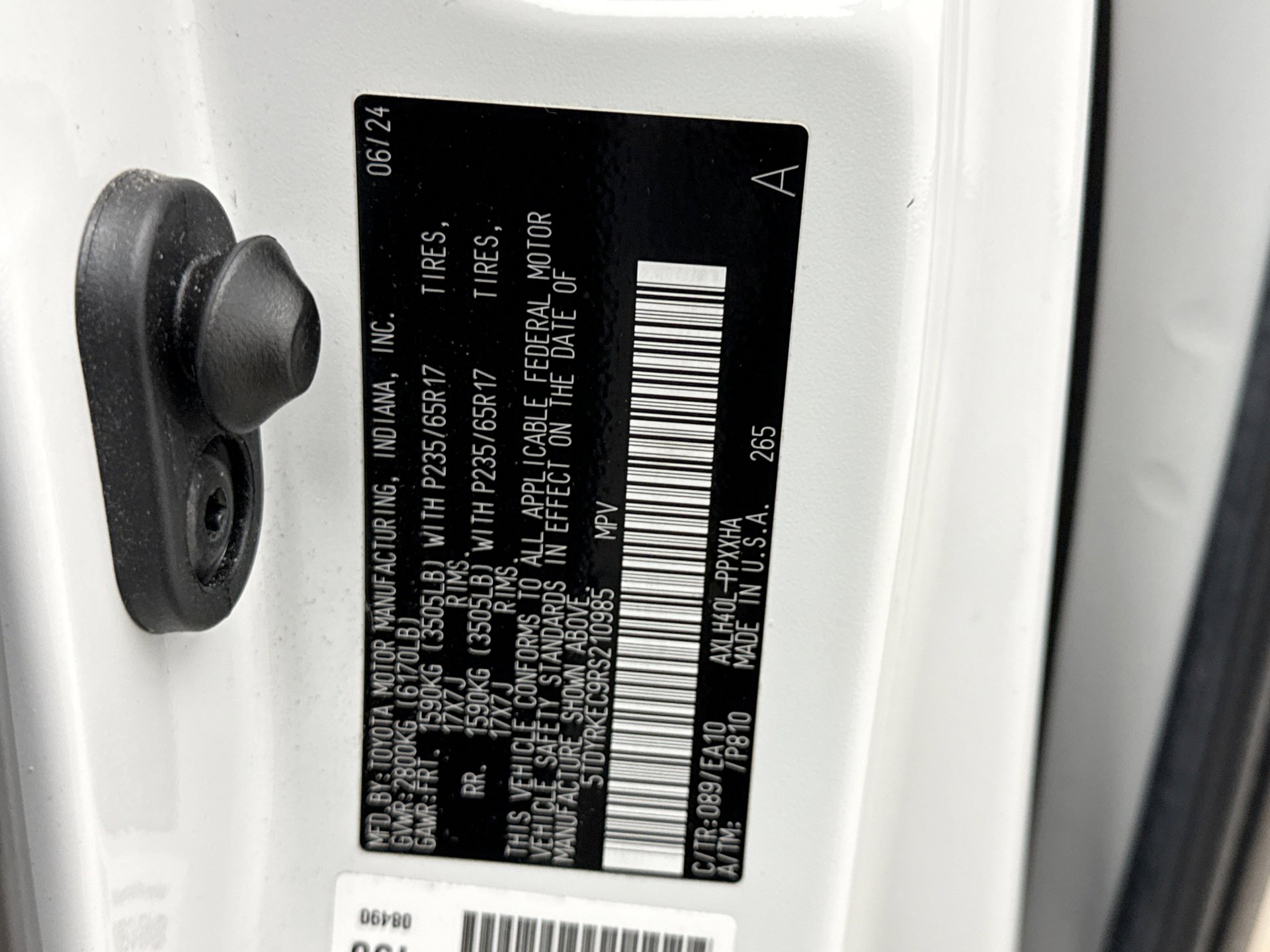 Used 2024 Toyota Sienna XLE image 25