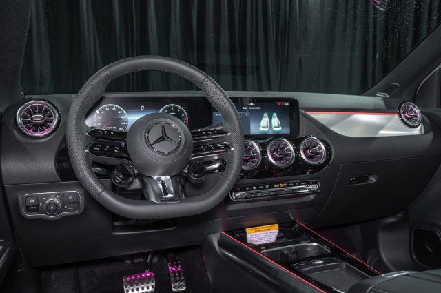 New 2026 Mercedes-Benz GLA 35 AMG 4MATIC image 18