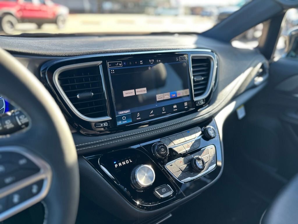 New 2026 Chrysler Pacifica Select image 18