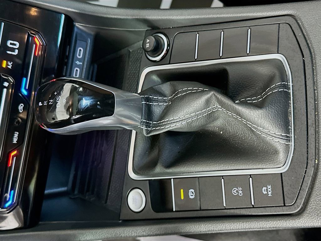 Used 2025 Volkswagen Jetta SEL FWD image 17