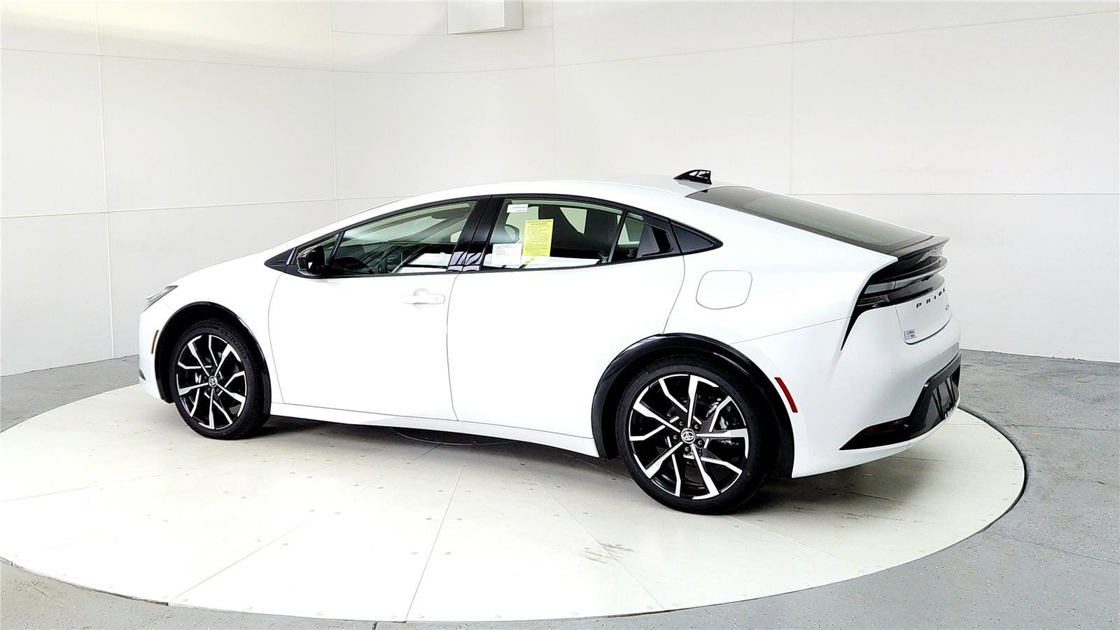 New 2026 Toyota Prius Plug-In Hybrid FWD image 4