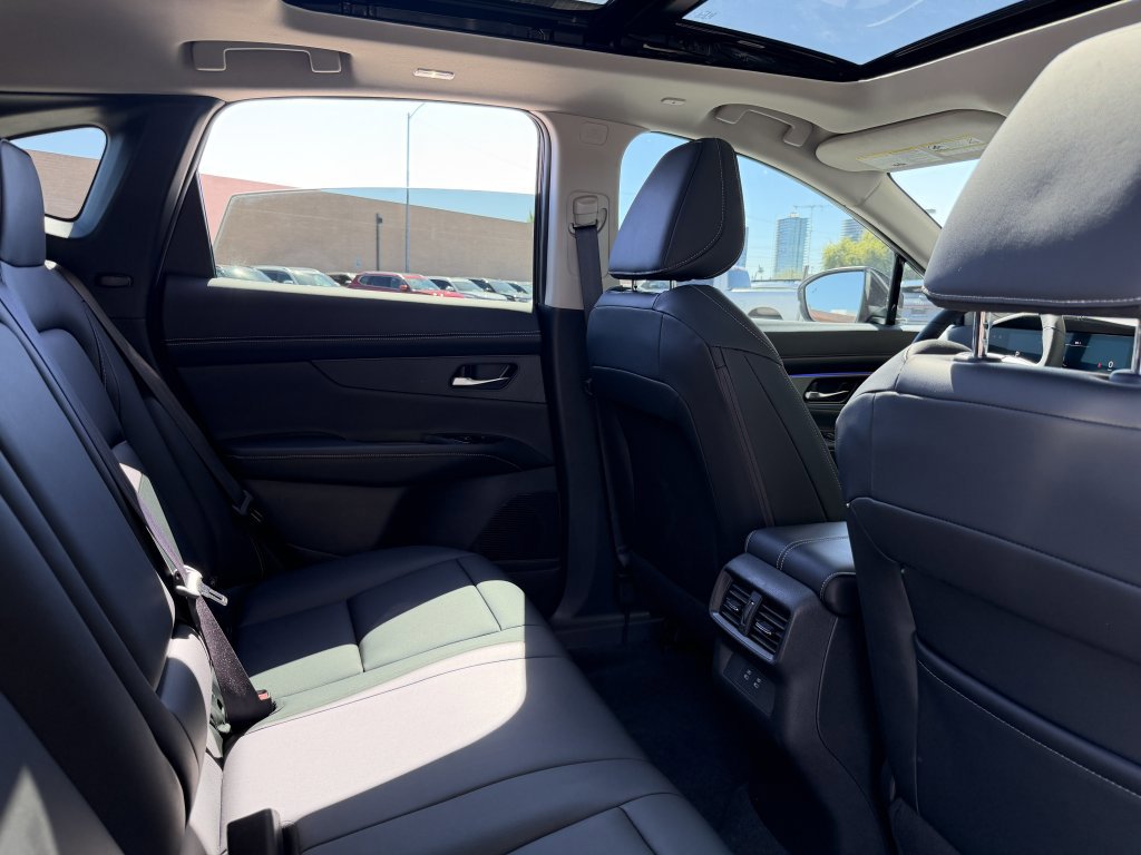 Used 2025 Nissan Murano SL image 37