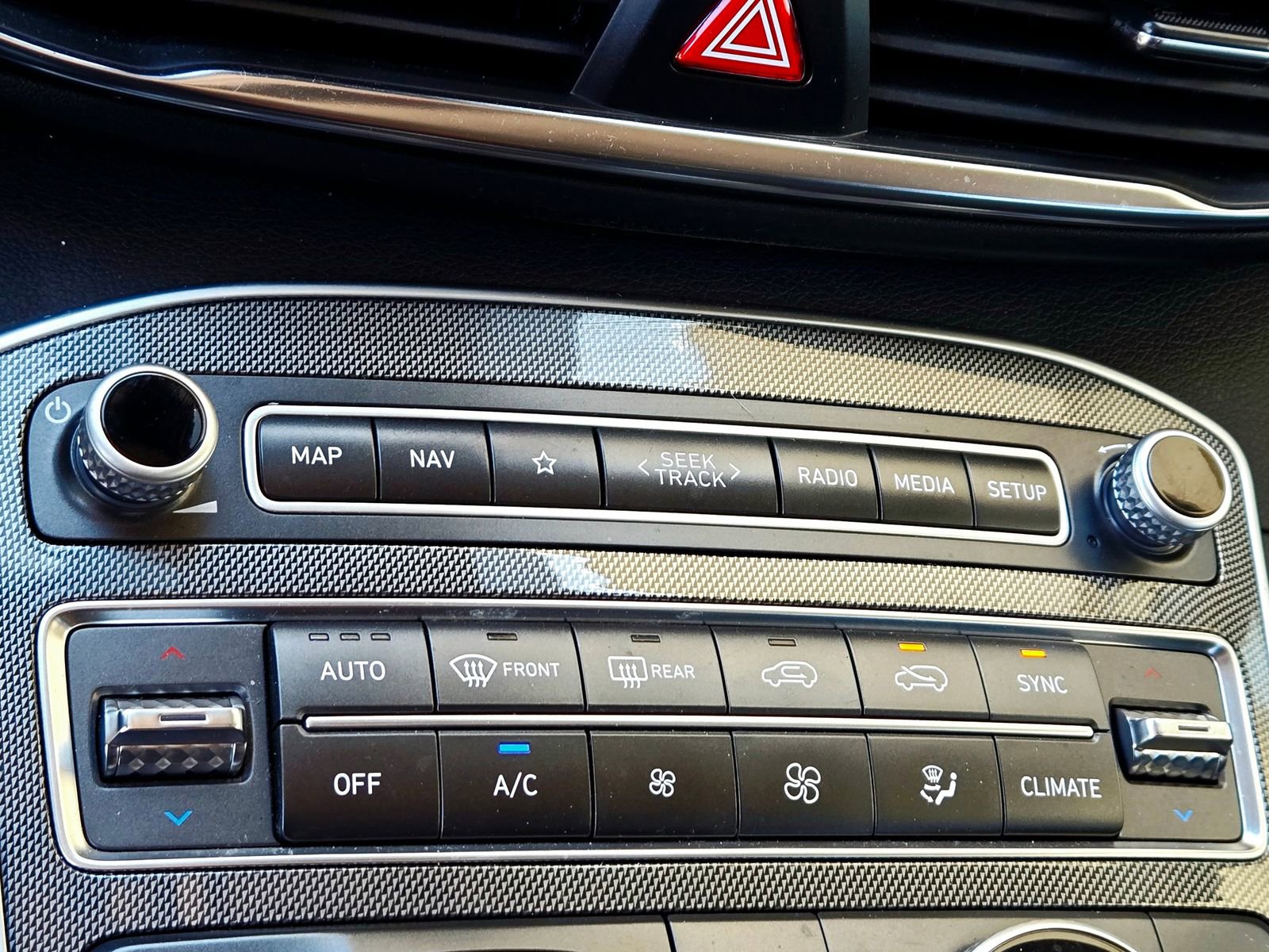 Certified 2023 Hyundai Santa Fe SEL image 17