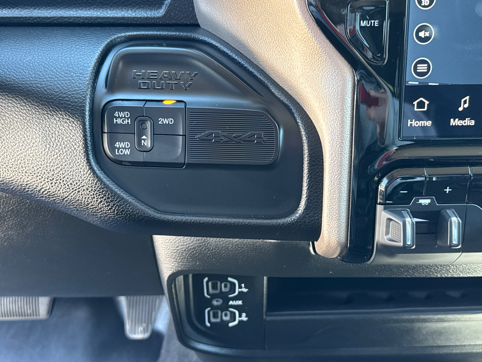 Used 2024 RAM 2500 Laramie w/ Safety Group AWD/4WD image 15