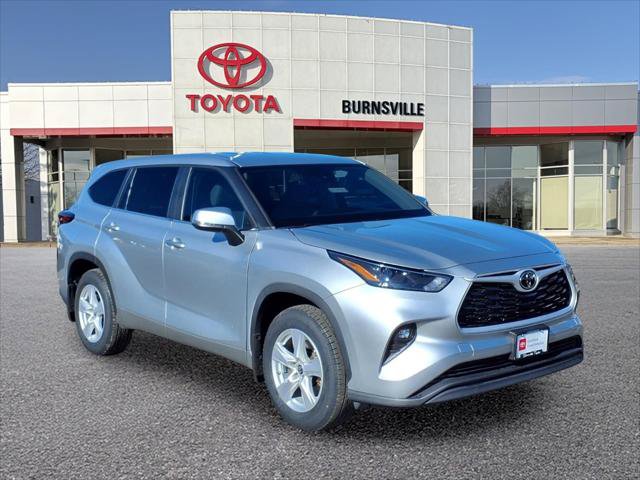 Certified 2024 Toyota Highlander LE AWD/4WD image 1
