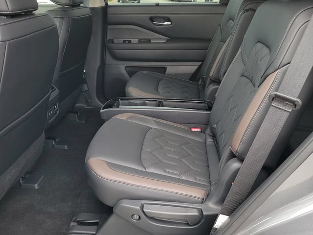 Used 2026 Nissan Pathfinder Platinum AWD/4WD image 10