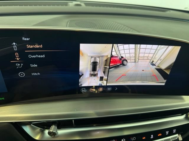 New 2026 Cadillac Lyriq Luxury AWD/4WD image 4