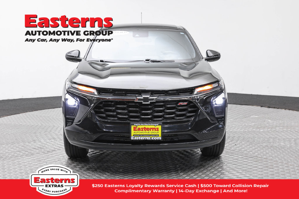 Used 2024 Chevrolet Trax RS FWD image 3