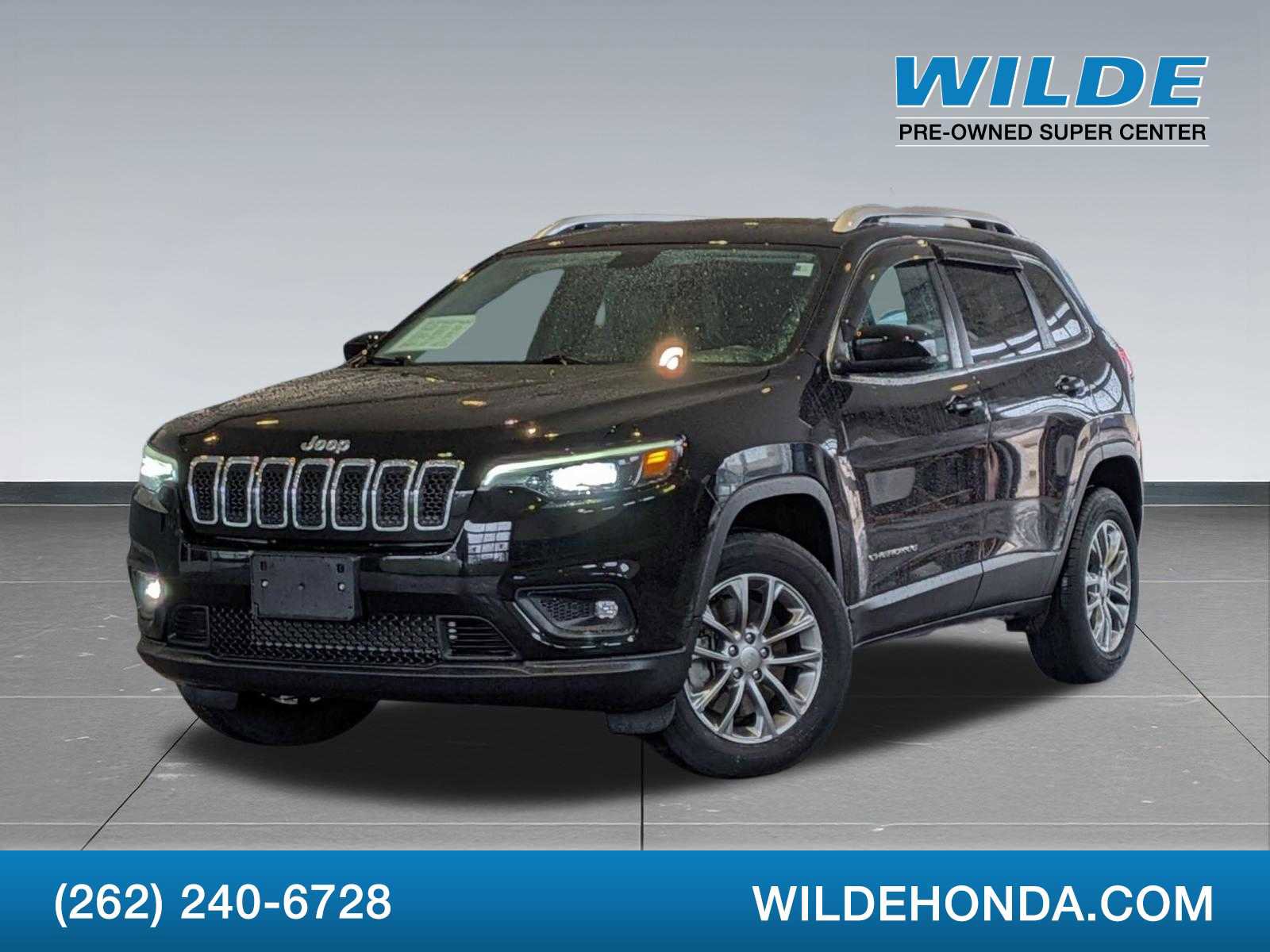 Used 2019 Jeep Cherokee Latitude Plus w/ Cold Weather Group AWD/4WD image 1