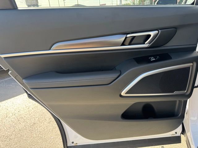 Used 2025 Kia Telluride S image 11