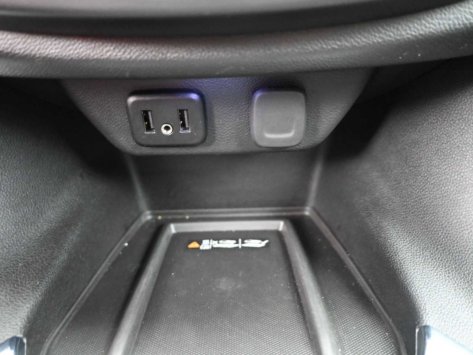 Used 2022 Chevrolet Traverse LT w/ Midnight/Sport Edition image 21