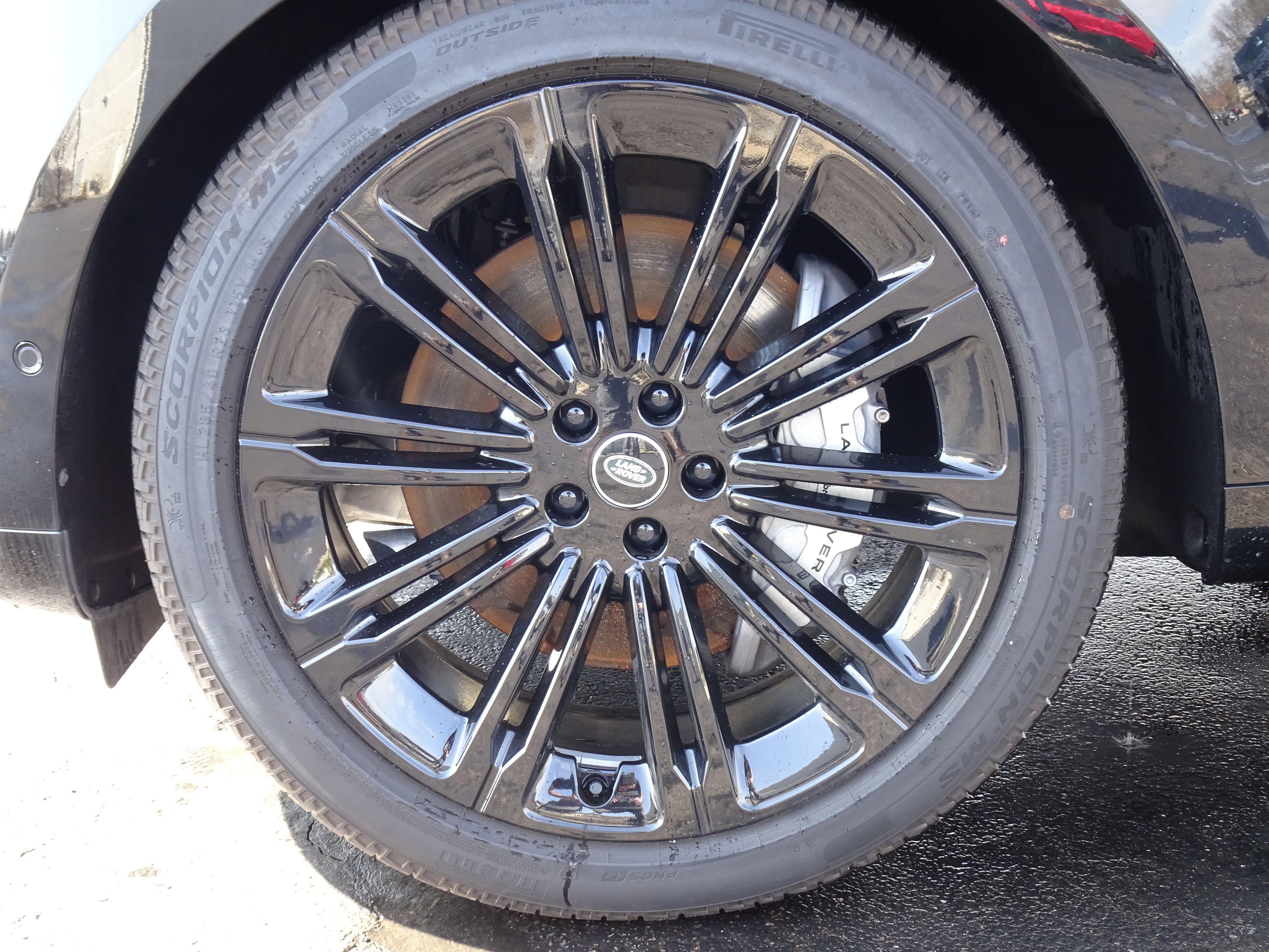 Certified 2025 Land Rover Range Rover SE image 37