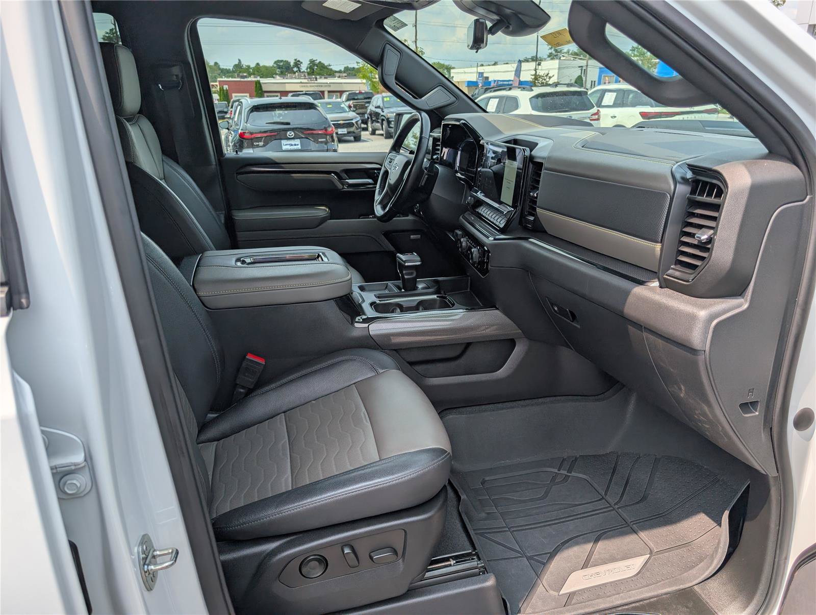 Used 2022 Chevrolet Silverado 1500 ZR2 w/ Technology Package AWD/4WD image 10