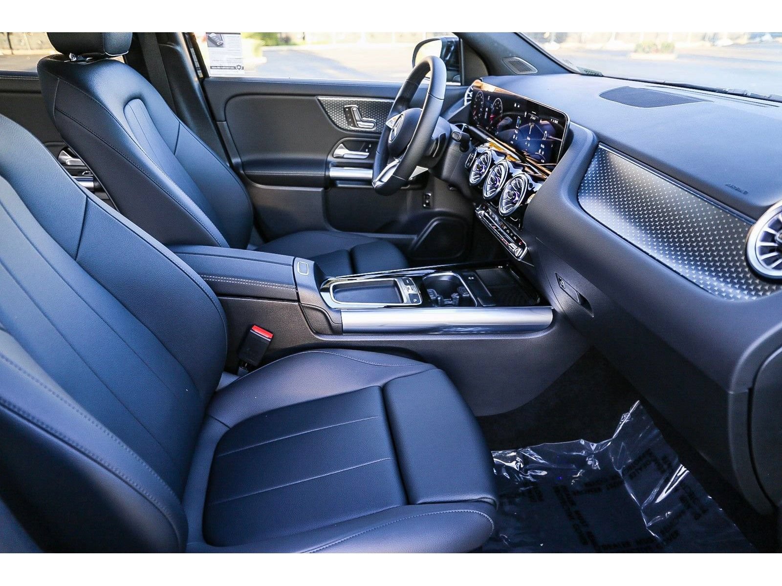 Used 2025 Mercedes-Benz GLA 250 4MATIC image 21