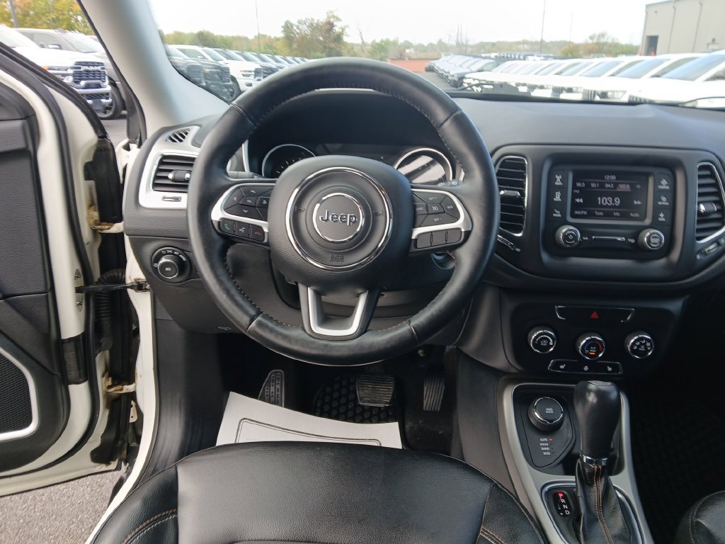 Used 2018 Jeep Compass Latitude w/ Cold Weather Group AWD/4WD image 15