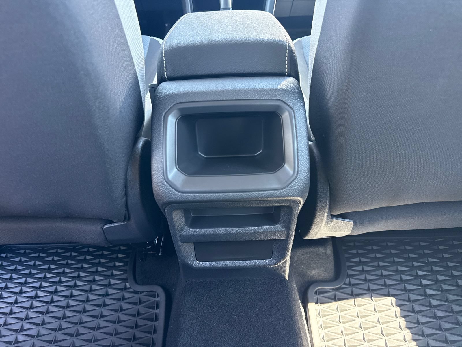 Certified 2025 Volkswagen Taos S AWD/4WD image 38