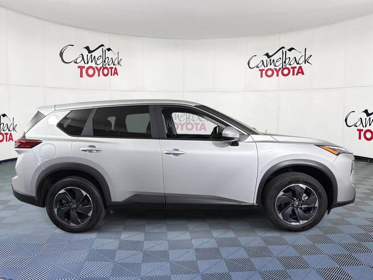 Used 2025 Nissan Rogue SV AWD/4WD image 9